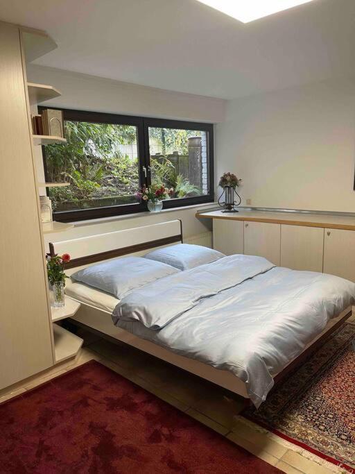 Schoene Ruhige Wohnung Düsseldorf Buitenkant foto